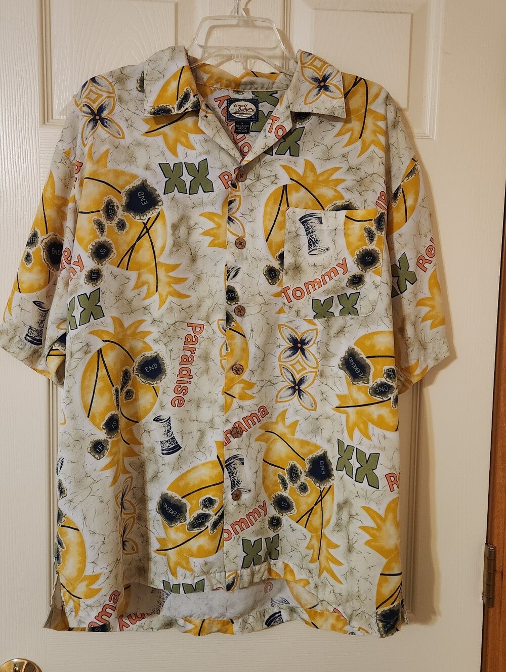Vintage Tommy Bahama Relax Paradise Men's Medium Rayon Pineapple Hawaiian Shirt